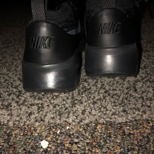 Nike women’s 8.5 black sneaker